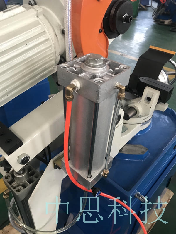 中思機(jī)械的手動(dòng)切管機(jī)客戶(hù)都享受到了高效切割機(jī)的便利